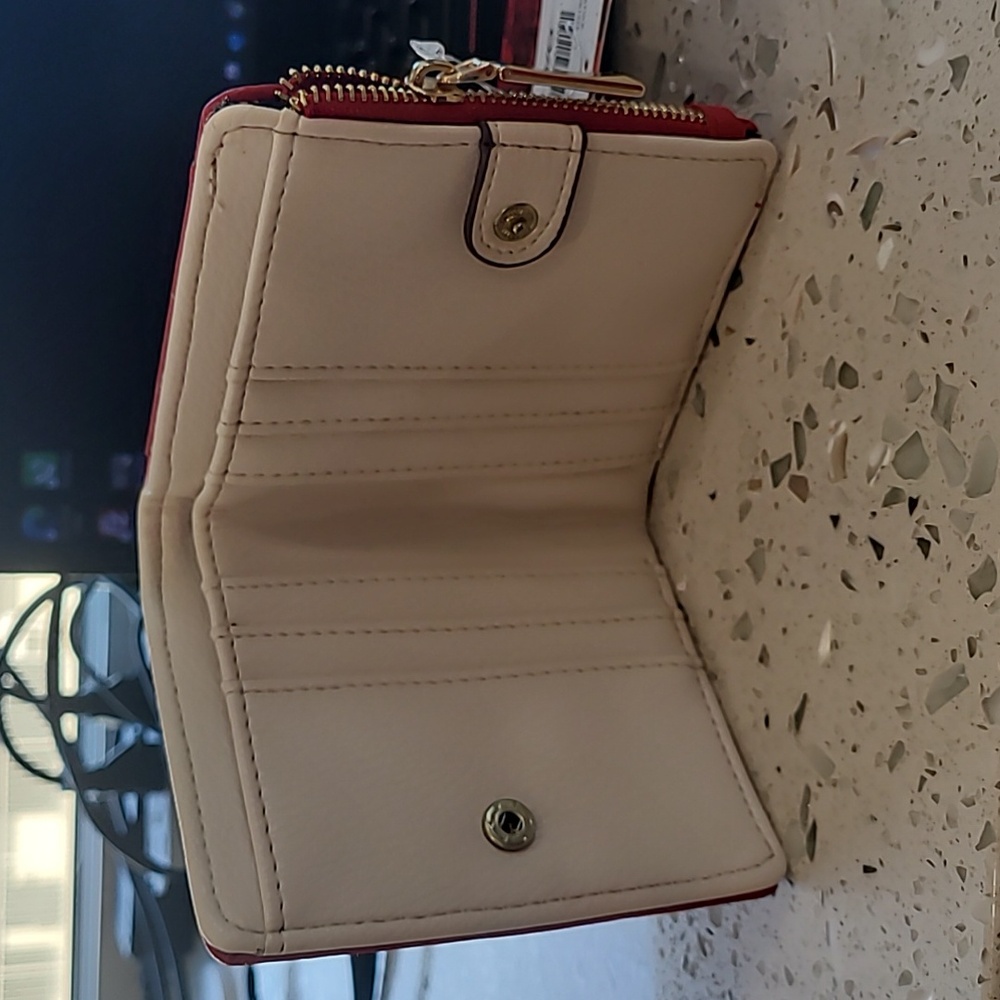 Carlos by Carlos Santana Red Wallet - Picture 2 of 6